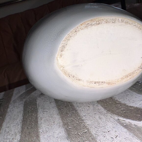 Vintage 80s Mod Light Gray Wave Vase - Picture 3 of 8